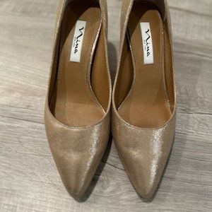 NWT - Nina Taupe Sparkle Pumps